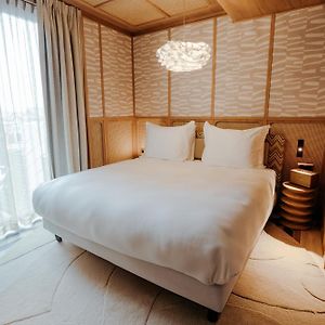 Zimmer mit Kingsize-Bett